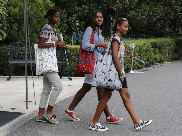 Image: Sasha Obama walks with friends towards Marine One on the South Lawn at the White House in Washington